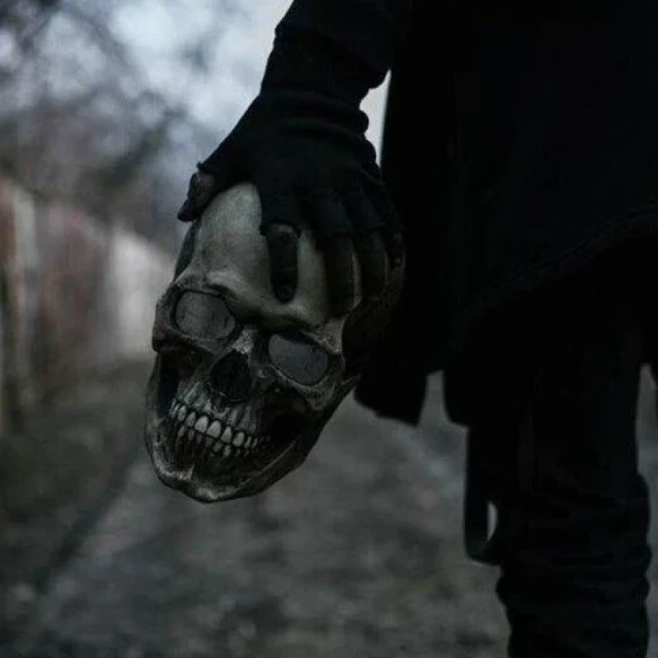 Dynamic Skull Mask with Movable Jaw