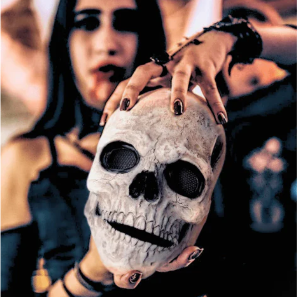 Dynamic Skull Mask with Movable Jaw
